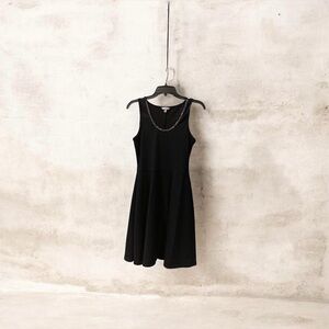 Ribbed Knit Black
Flared Skater Dress With Bead Embellishment Size s